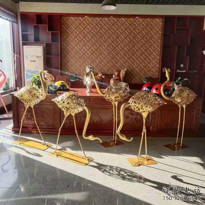街道丹顶鹤雕塑厂家 创意村口小品 酒店拉丝丹顶鹤雕塑