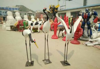 喷漆丹顶鹤雕塑厂家 卡通广场小品 草地仿真丹顶鹤雕塑