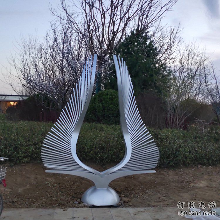 拉丝翅膀雕塑厂家 大型抽象摆件 游乐场异形翅膀雕塑